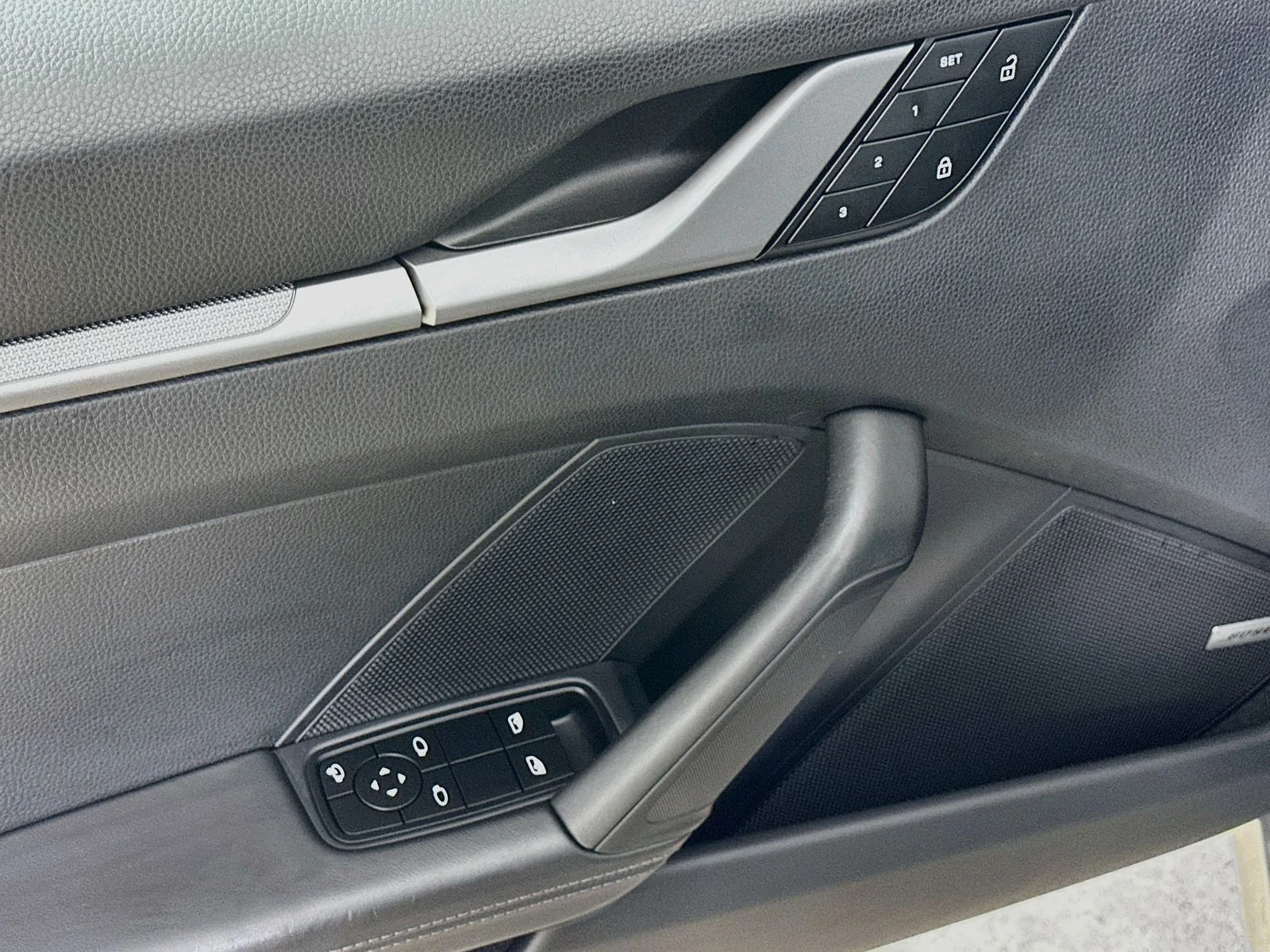 Used 2022  Porsche  image 17