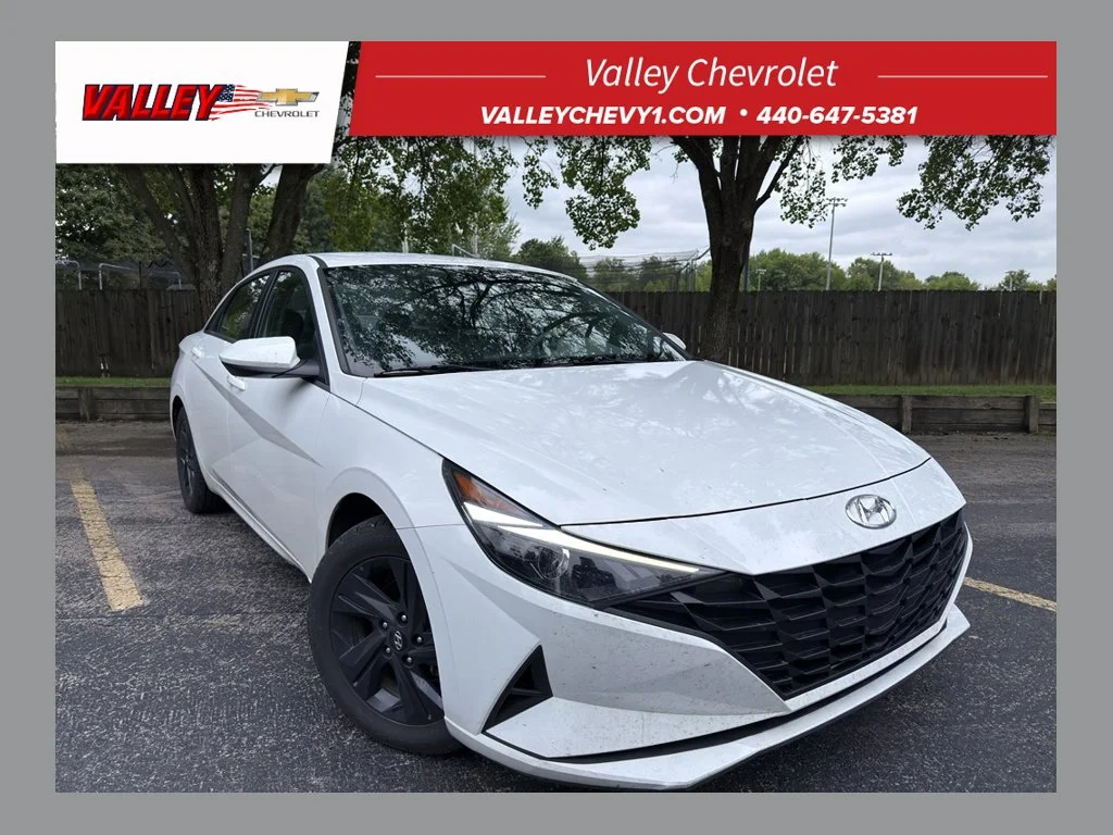 Used 2021 Gray Hyundai SEL image 1