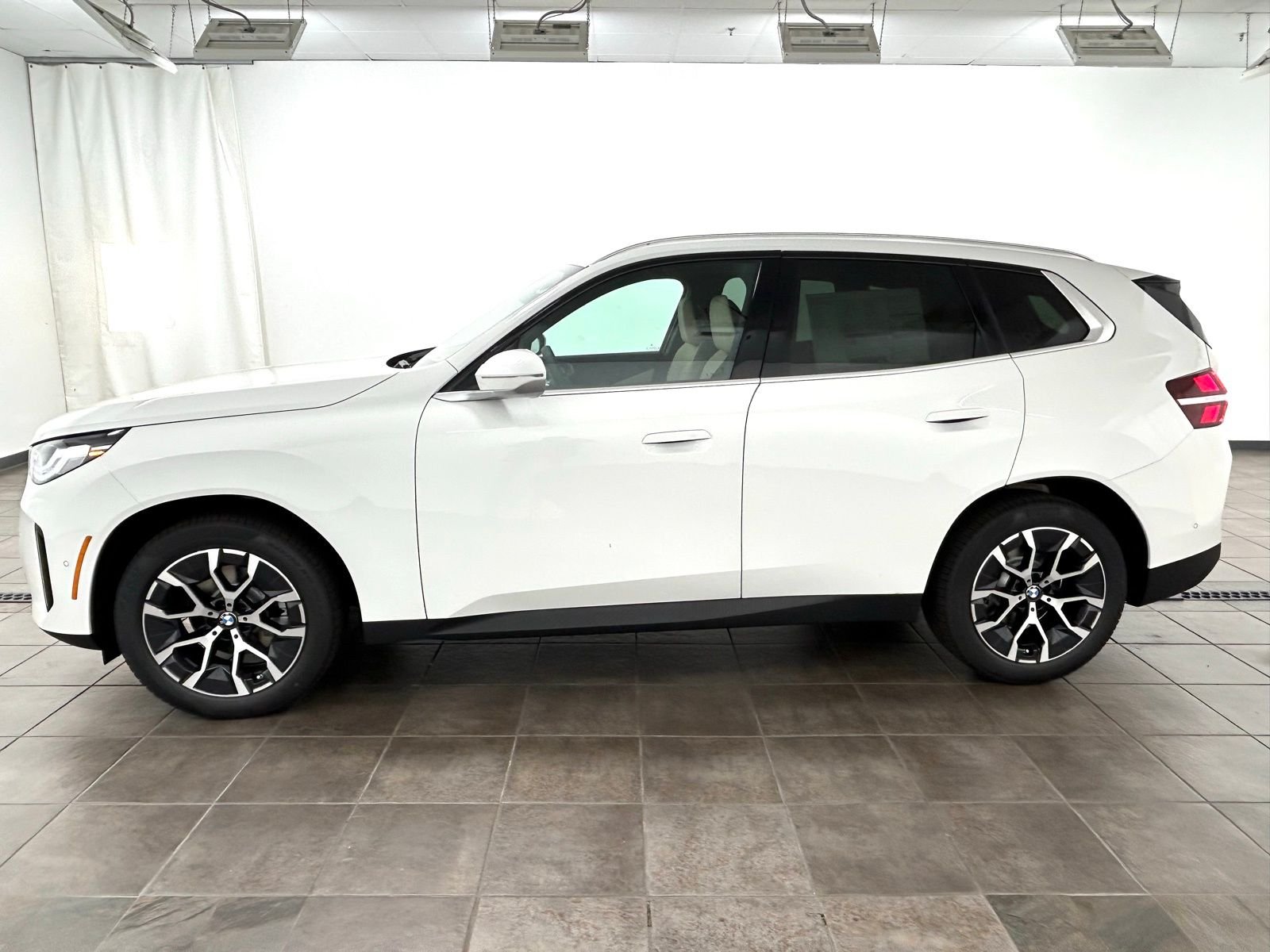 New 2026 Alpine White BMW 30 xDrive image 2