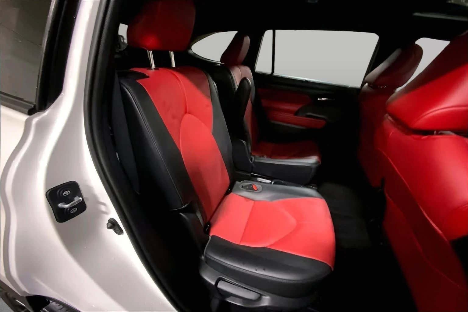 Used 2021 Blizzard Pearl Toyota XSE image 20