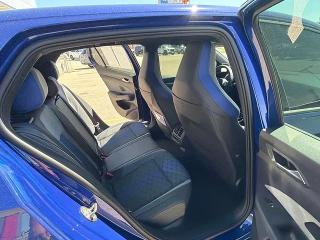 Used 2025  Volkswagen 2.0T image 13