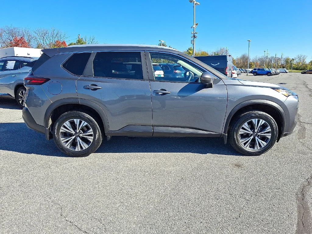 Used 2023 Gray Nissan SV image 8