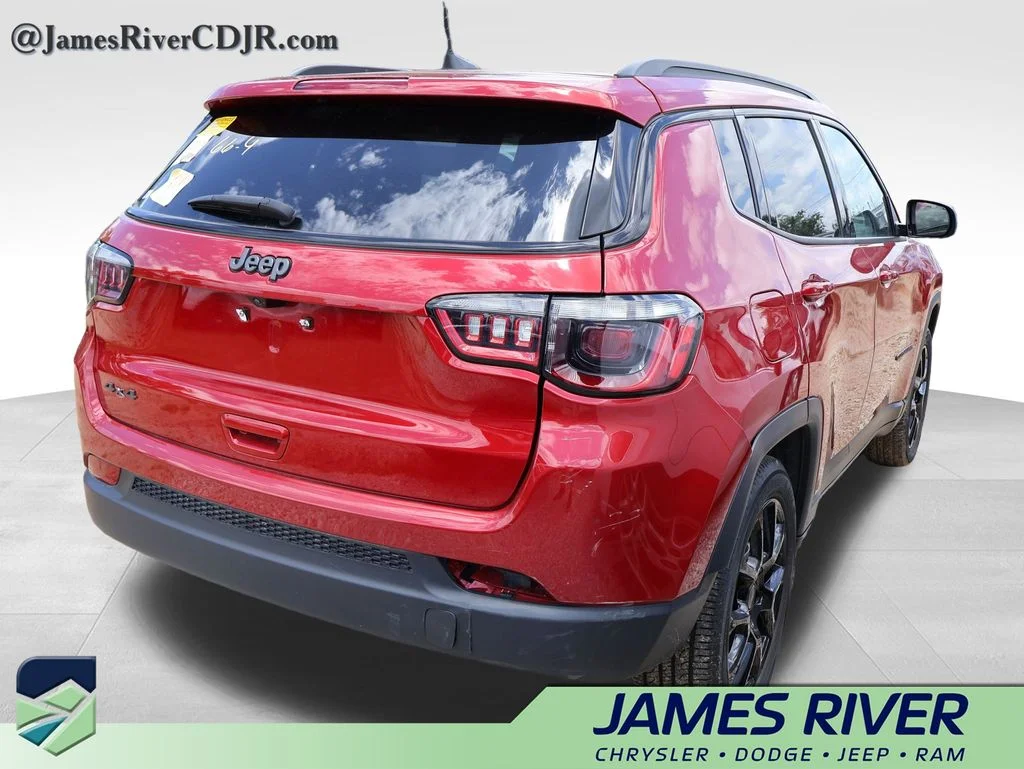 Used 2025 Red Jeep Latitude image 12