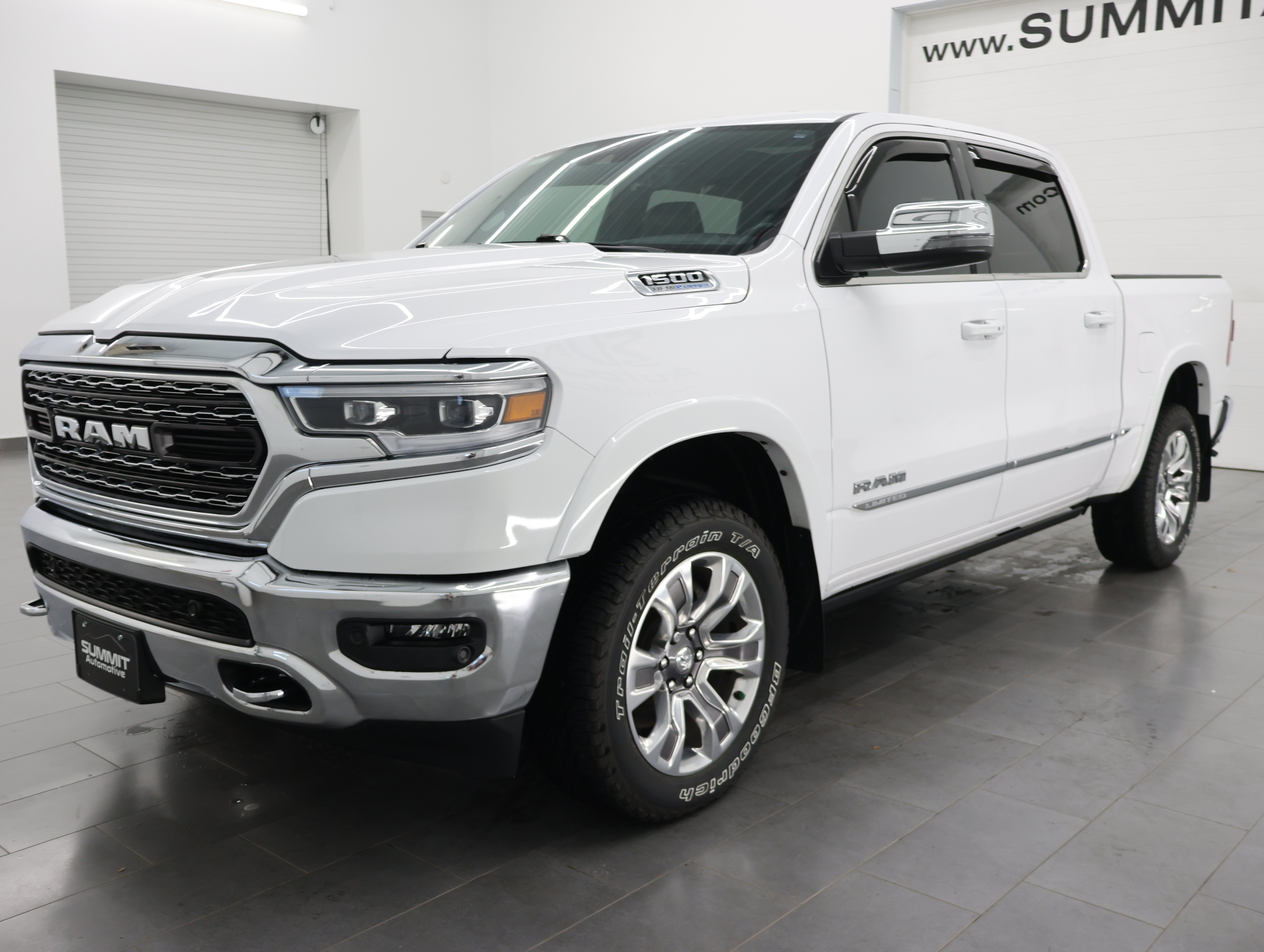Used 2023 Bright White Clearcoat Ram 4x4 Crew Cab Limited: CREW-SHORT-LIMITED LVL 1-NAV-PANO-4WD-HEMI-360 CAM image 7