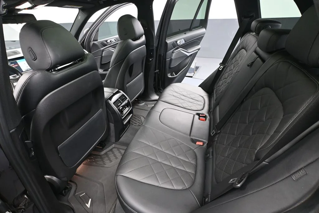 Used 2023 Gray BMW xDrive40i image 38