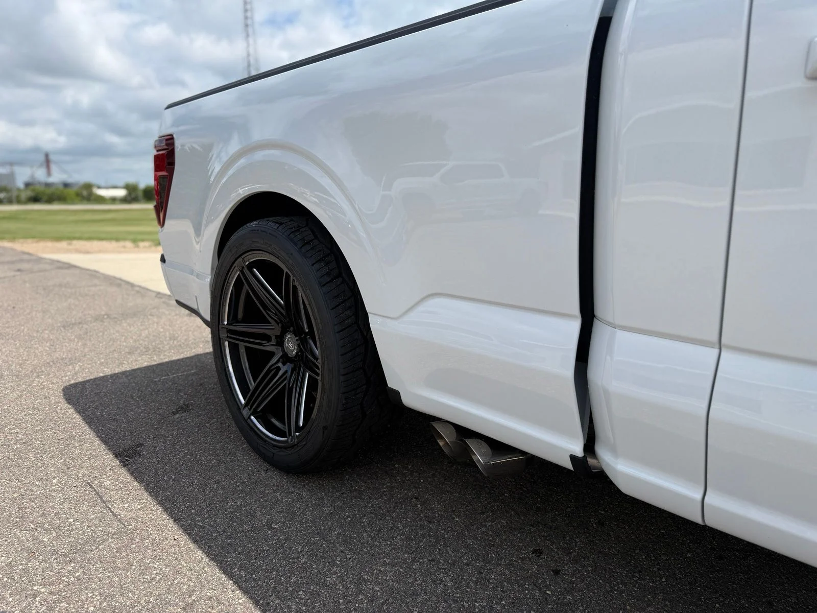 New 2026 Oxford White Ford XL image 15