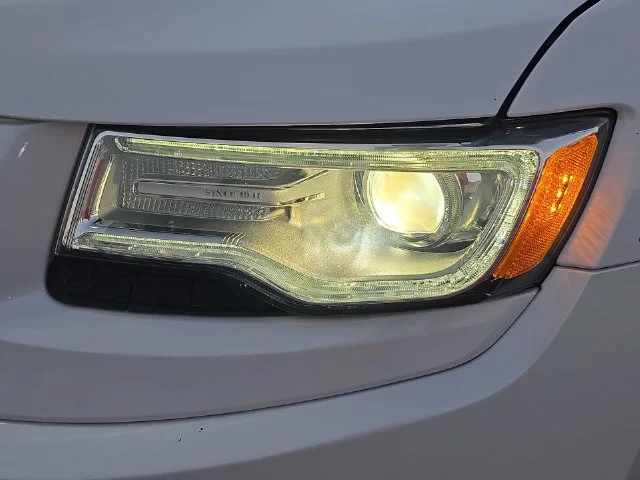 Used 2016 White Jeep Overland image 32