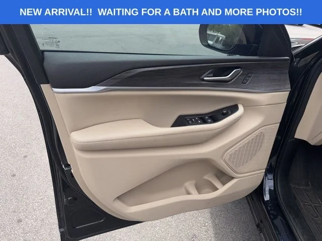Used 2023 Blue Jeep Limited image 10