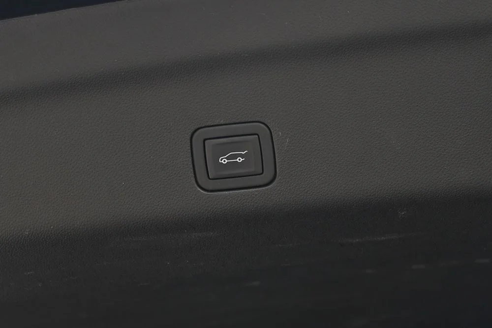 Used 2024 Gray Chevrolet Z71 image 17