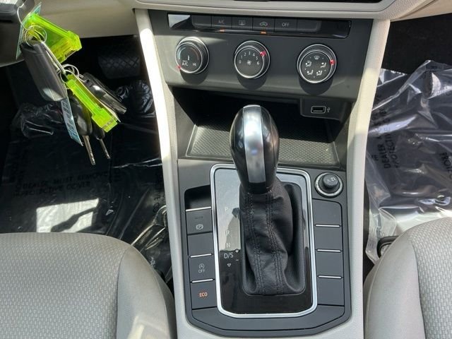Used 2019 Orange Volkswagen 1.4T S image 29