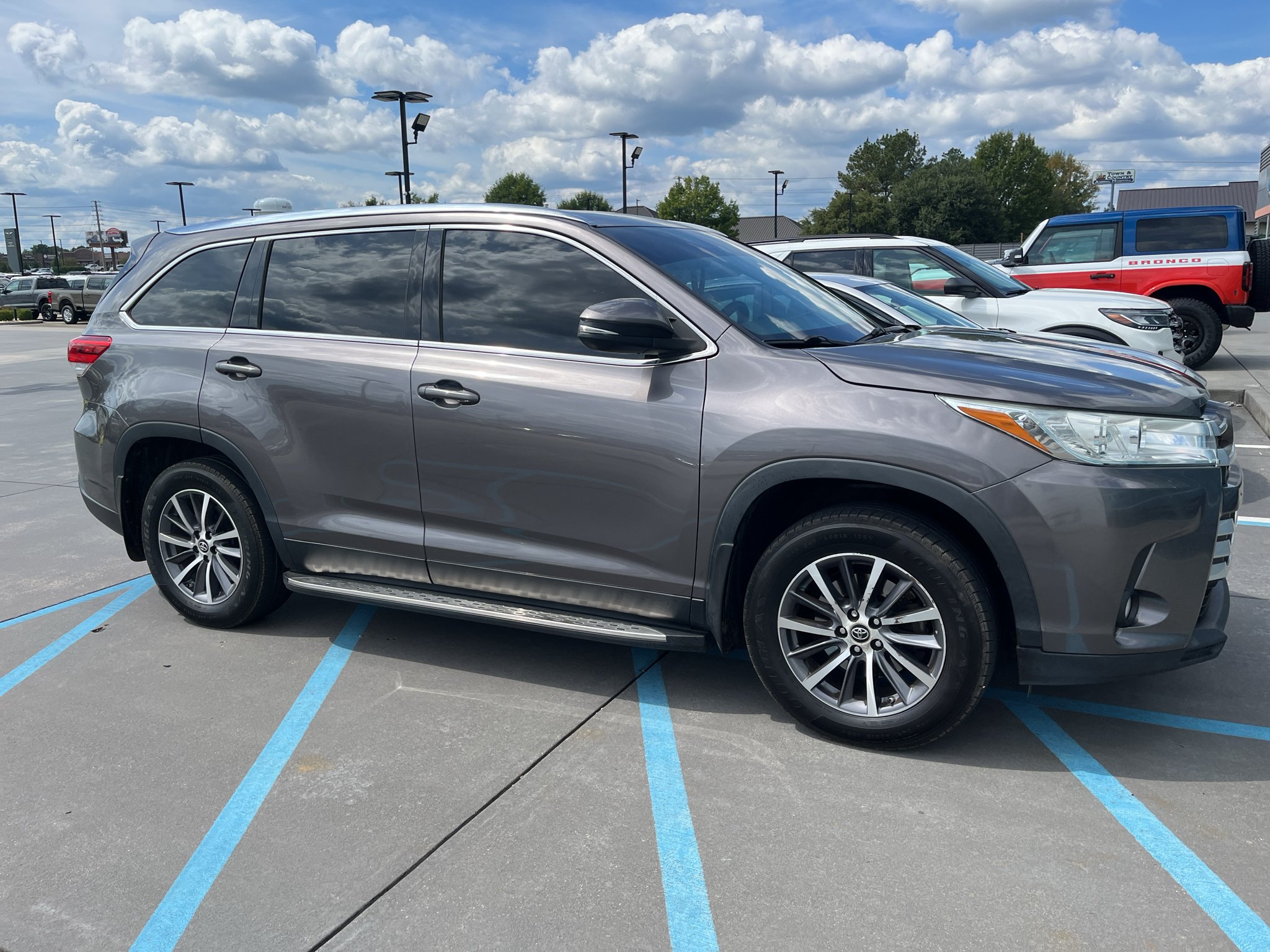 Used 2019 Predawn Gray Mica Toyota XLE image 5