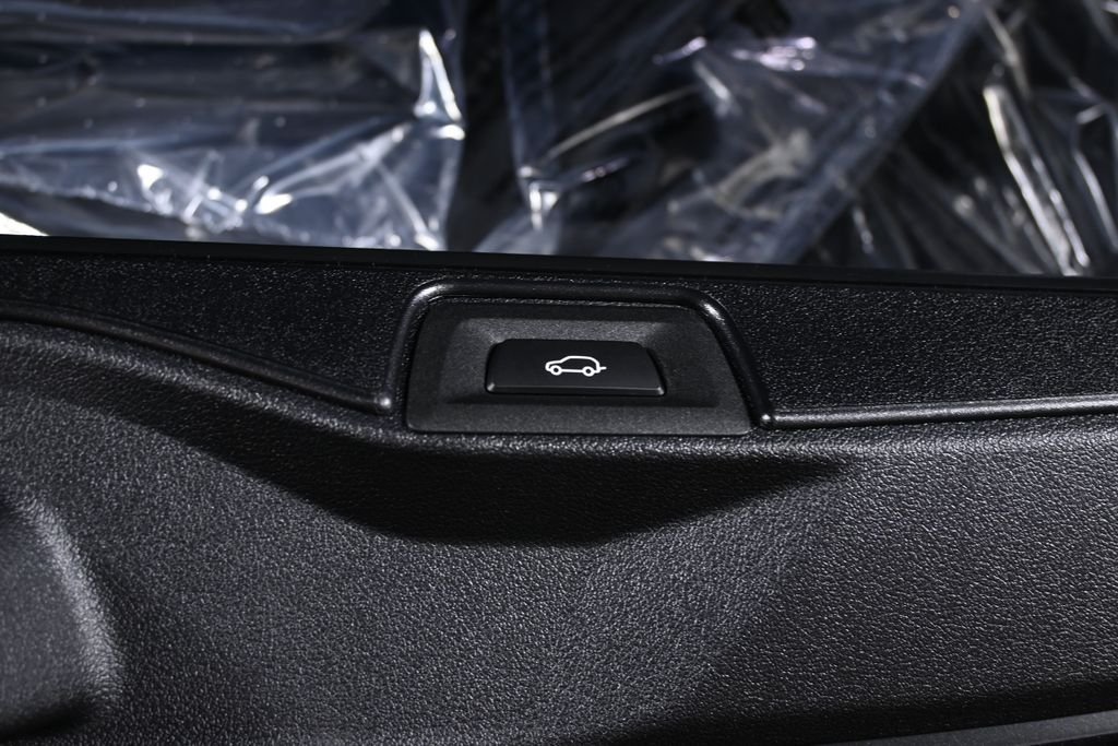 New 2026 Black Sapphire Metallic BMW xDrive40i image 39