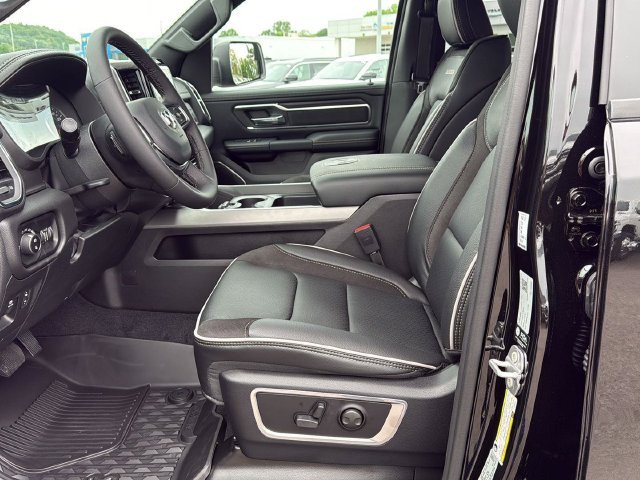 New 2026 Diamond Black Crystal Pearl-Coat Exterior Paint RAM Laramie image 10