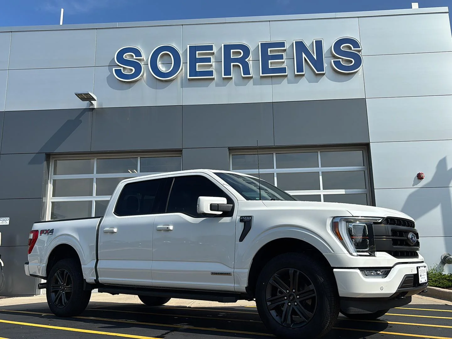 Used 2022 Star White Metallic Tri-Coat Ford LARIAT image 1