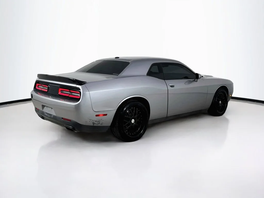 Used 2016 Billet Clearcoat Dodge SXT image 7