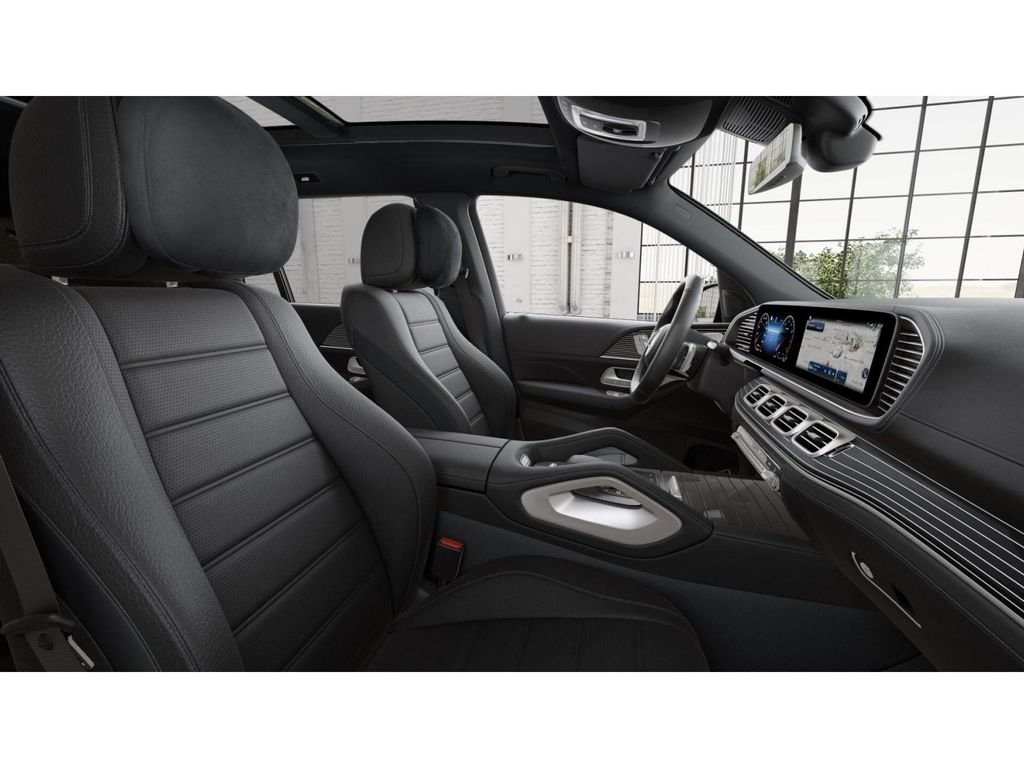 Used 2025 Silver Mercedes-Benz GLS 580 image 4