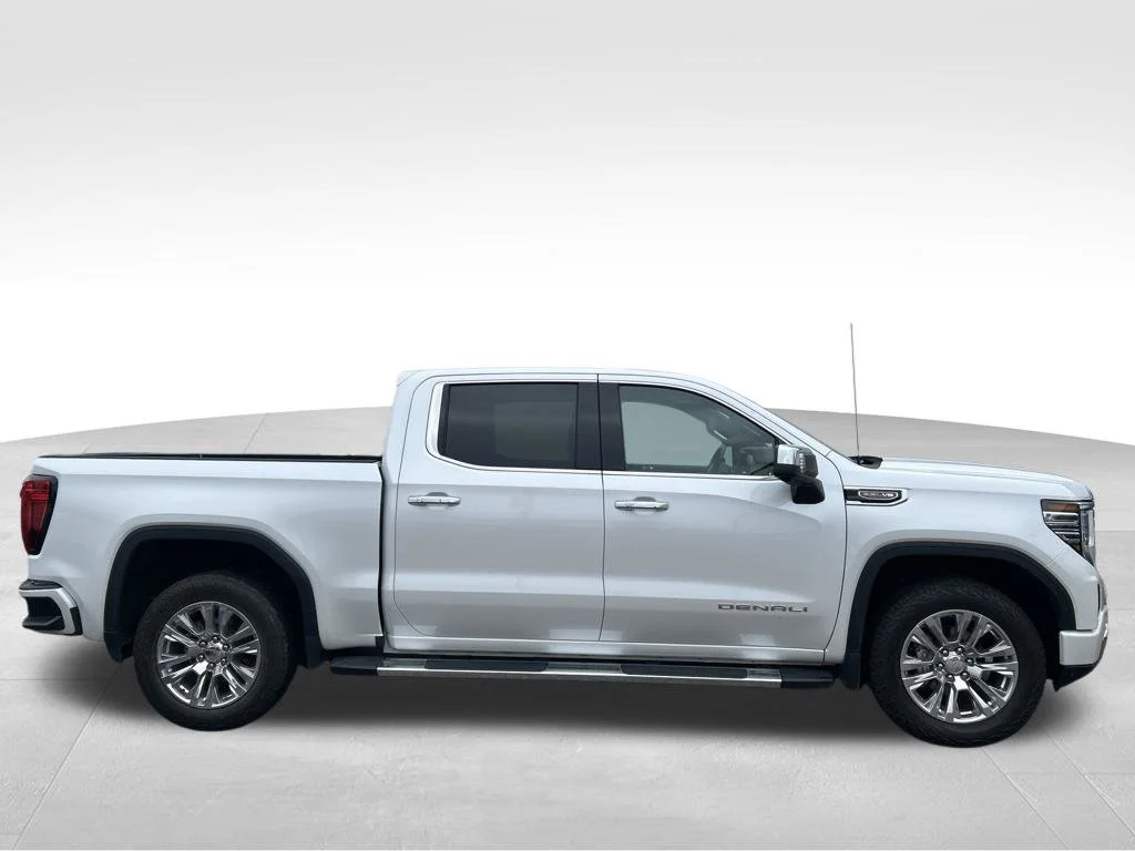 Used 2025 White GMC Denali image 7