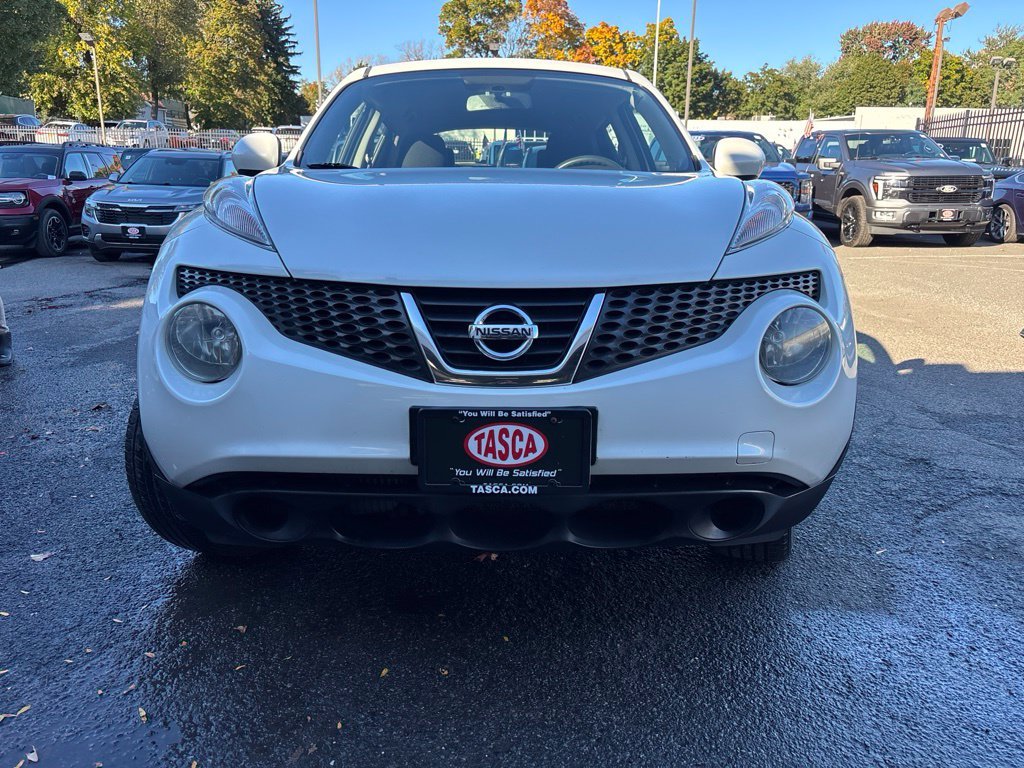 Used 2014 White Nissan S image 9