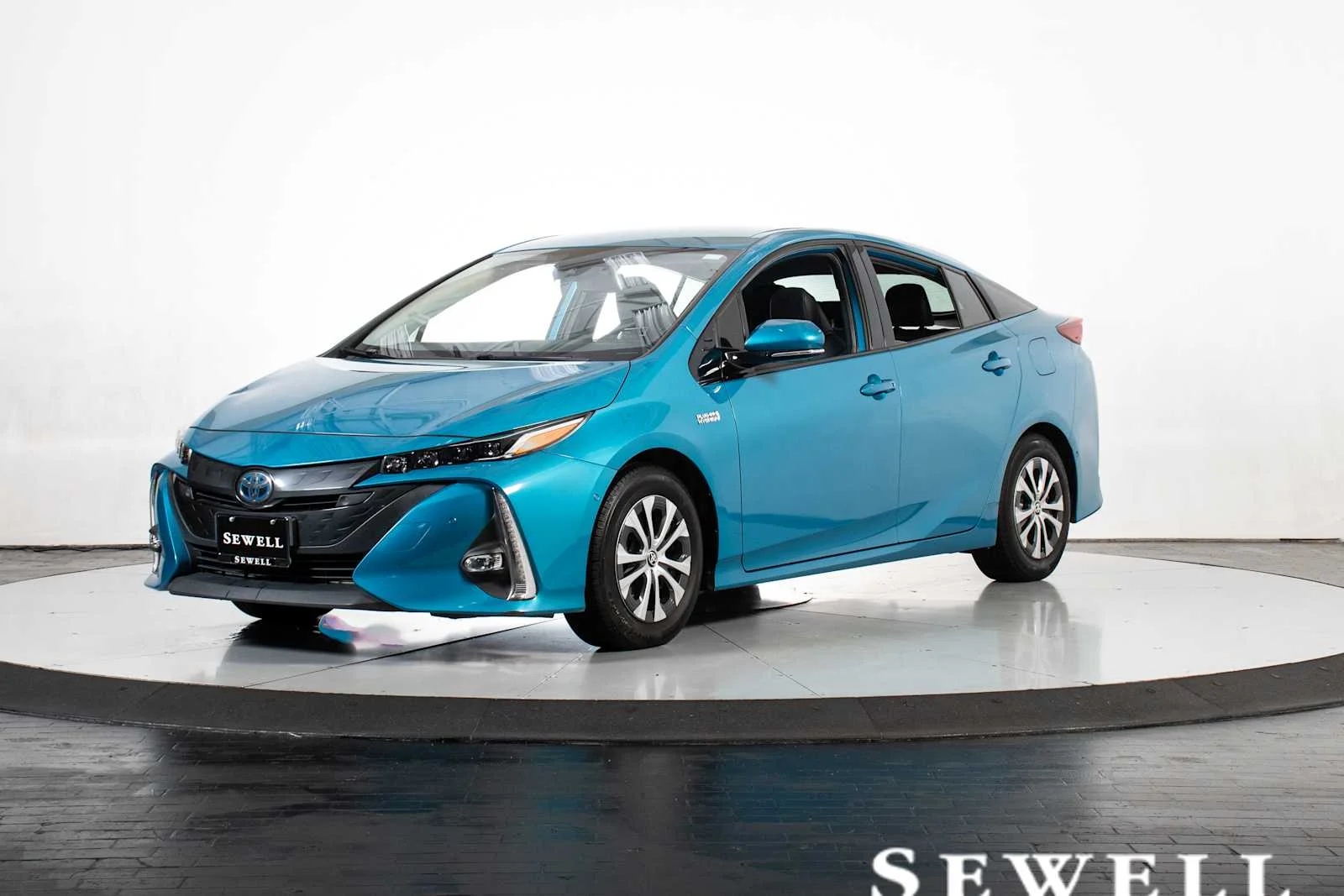 2020 Toyota Prius Prime Limited's photo
