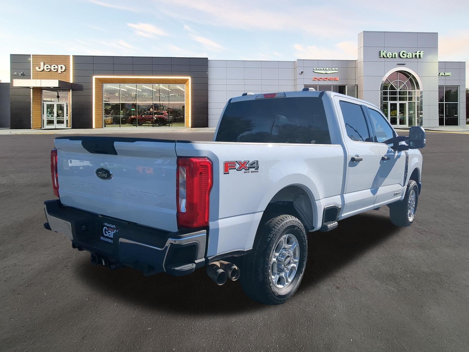 Used 2025 Oxford White Ford XLT image 4