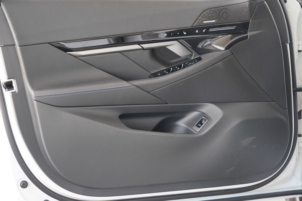 2026 BMW 5 Series 530i - Photo 8