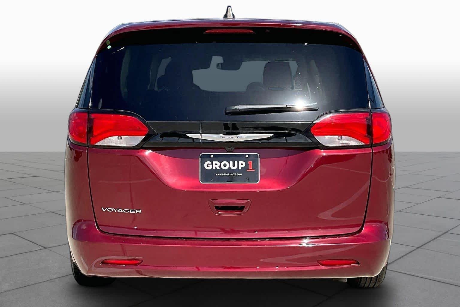 Used 2023 Velvet Red Pearlcoat Chrysler LX image 5