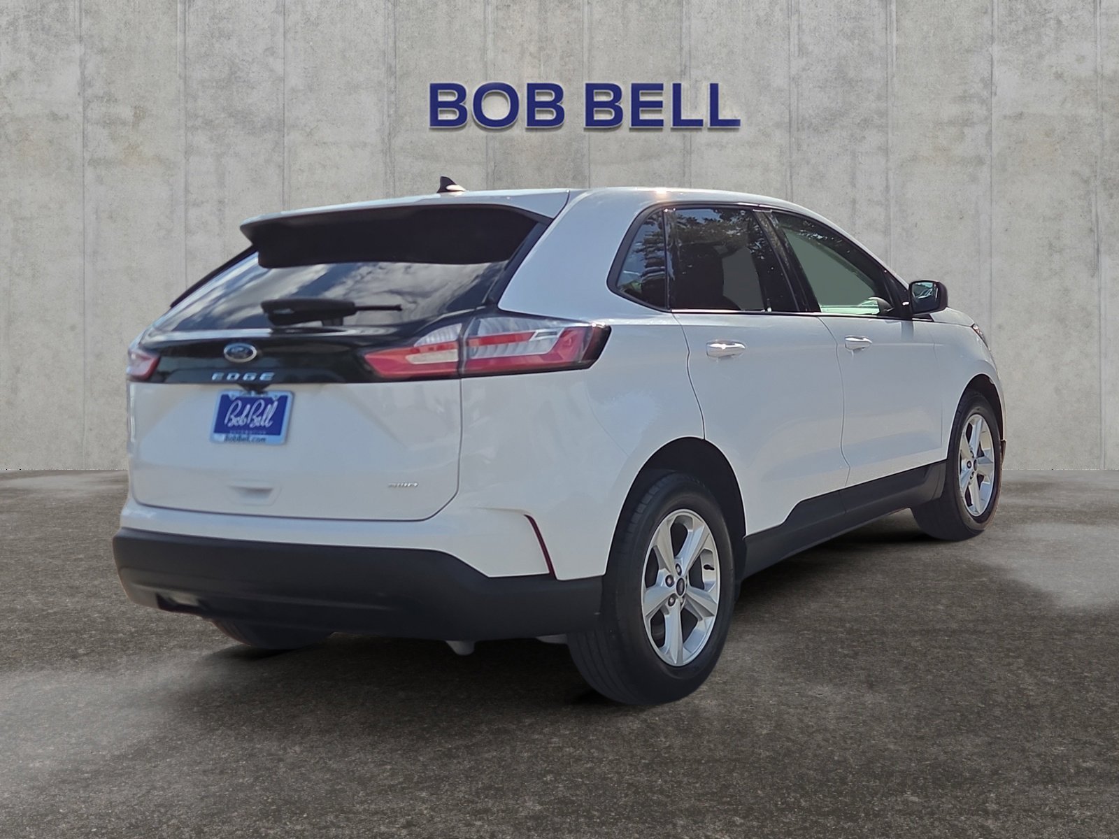 Used 2022 Oxford White Ford SE image 5