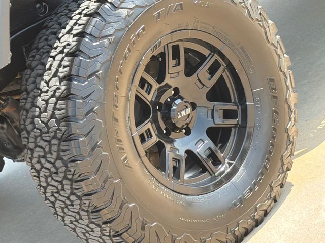 Used 2018 Yellow Jeep Unlimited Sport image 9