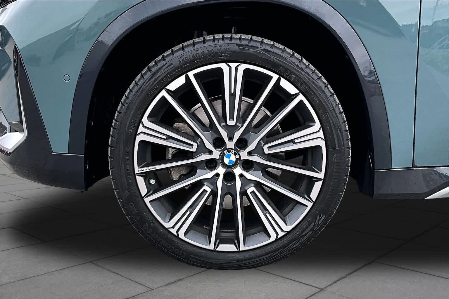 Used 2025 Green Metallic BMW xDrive28i image 11