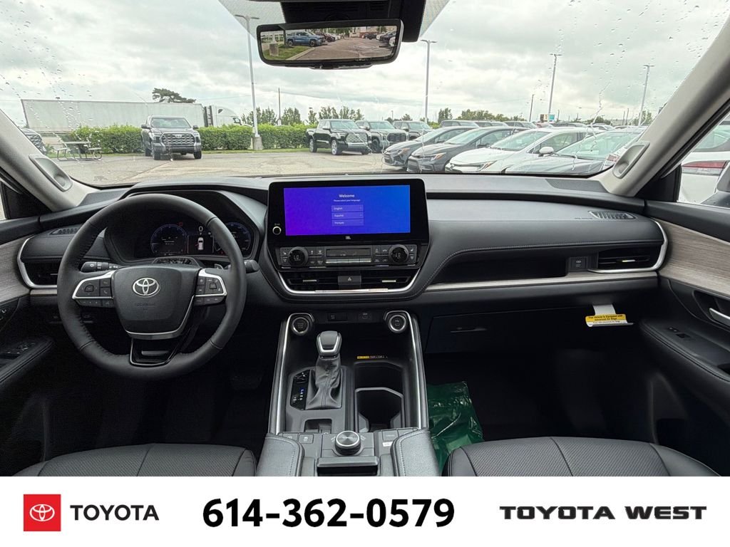 New 2026 Wind Chill Pearl Toyota Platinum image 14