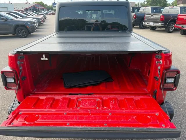 Used 2021  Jeep Rubicon image 7