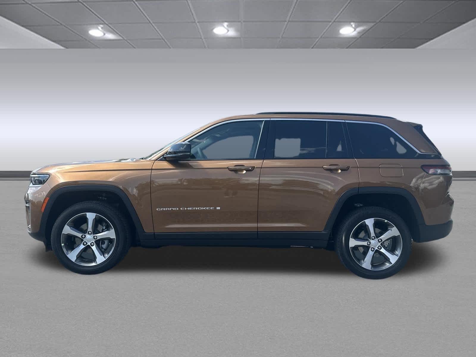 New 2026 Copper Shino Metallic Clear-Coat Exterior Paint Jeep Limited image 2