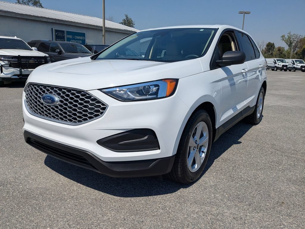 Used 2023 White Ford SE image 8