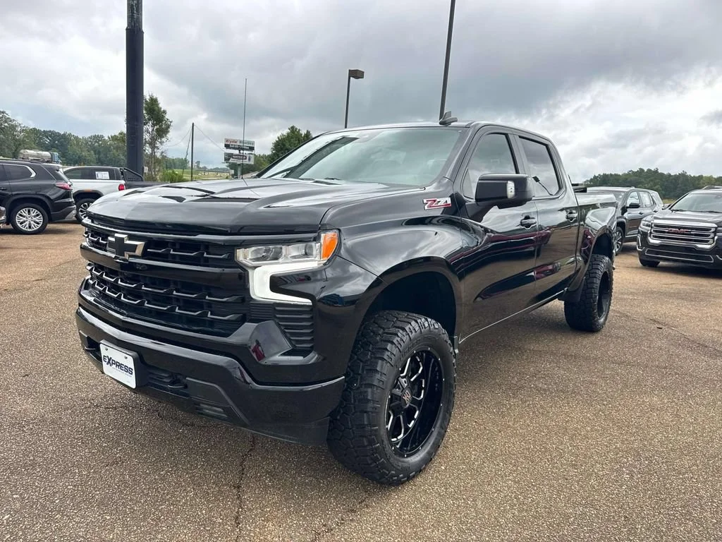 Used 2023 Black Chevrolet RST image 3