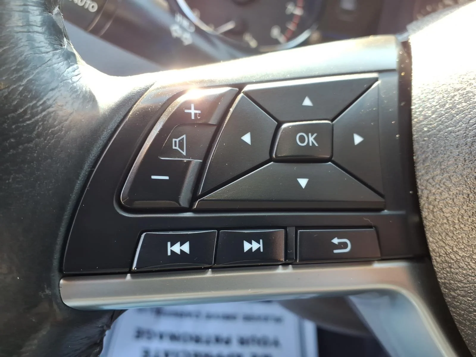 Used 2018 Black Nissan AWD SV image 19