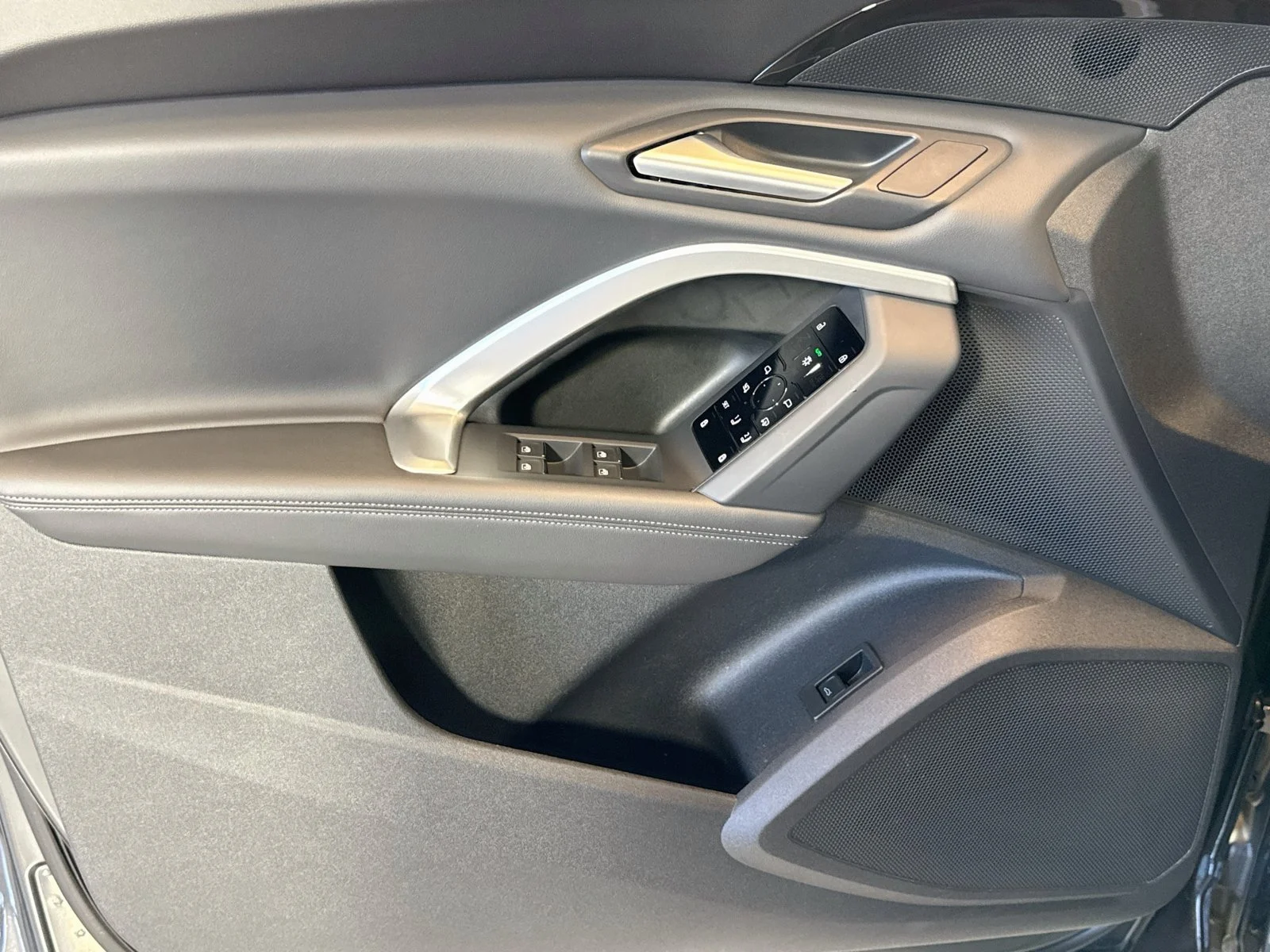 Used 2025 Tambora Gray Audi Premium image 16
