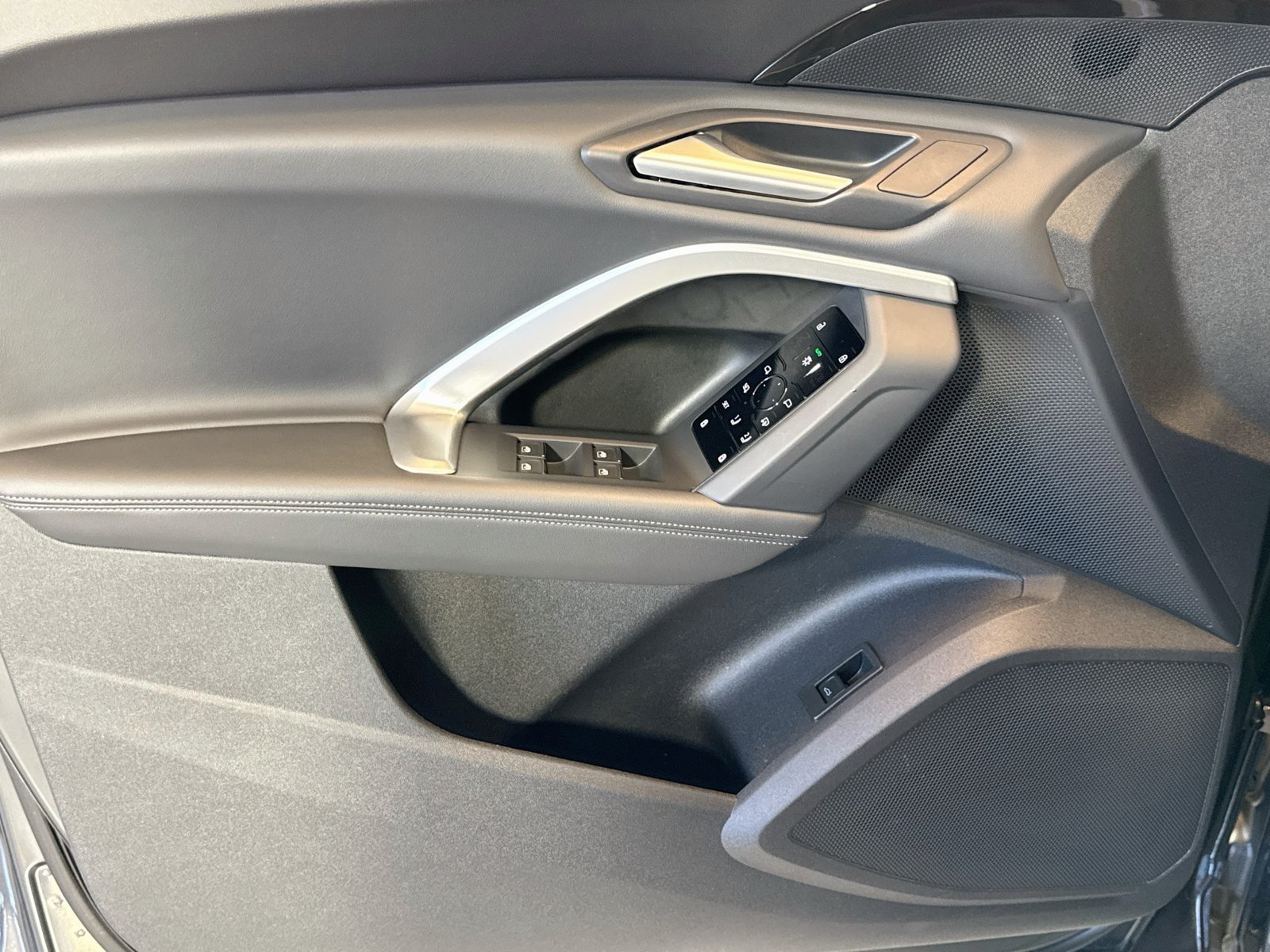 Used 2025 Tambora Gray Audi Premium image 16