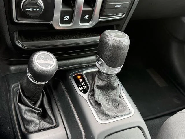 Used 2020 Black Clearcoat Jeep Sport S image 21