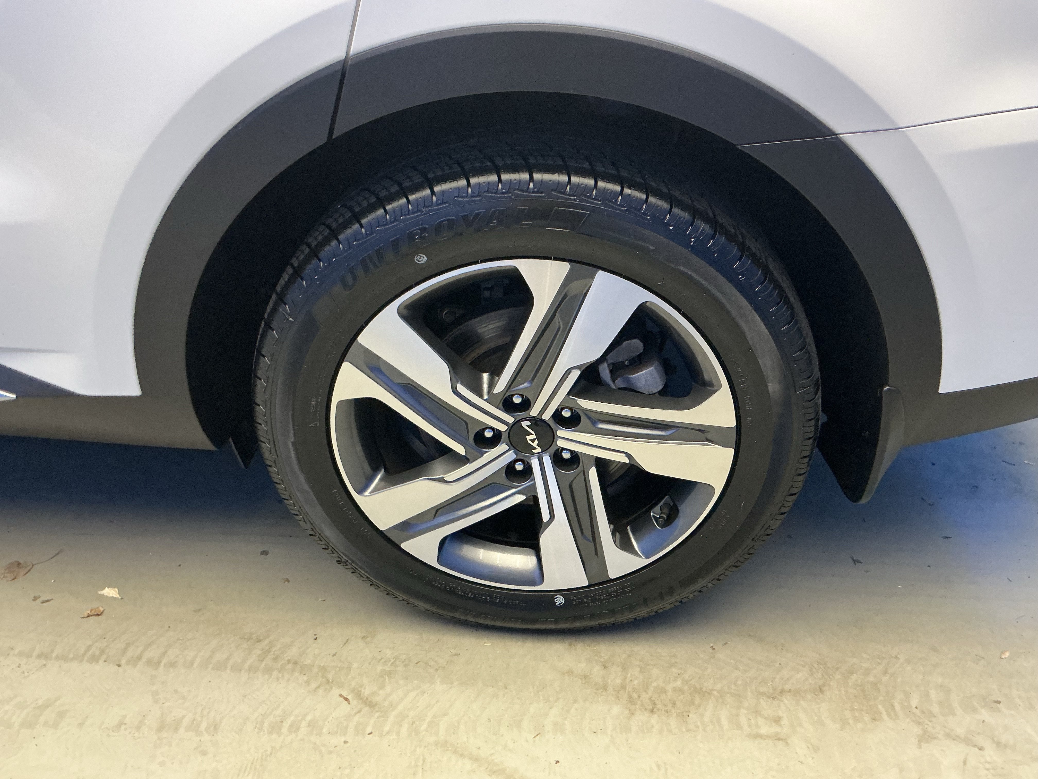 Used 2022 Snow White Pearl Kia SX Prestige image 8