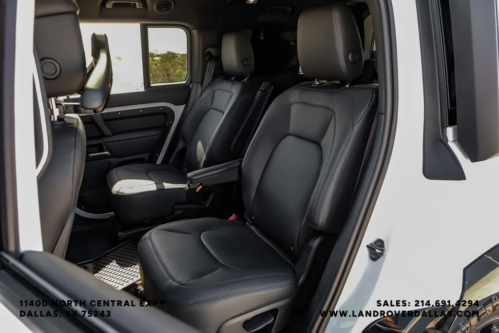 New 2026 Fuji White Land Rover X-Dynamic SE image 39