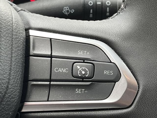 Used 2024 Silver Zynith Metallic Clearcoat Jeep Latitude image 23