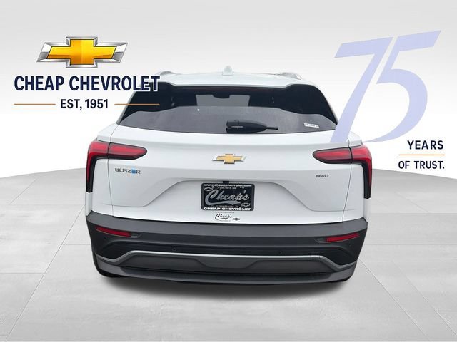 Used 2024 Summit White Chevrolet LT image 4