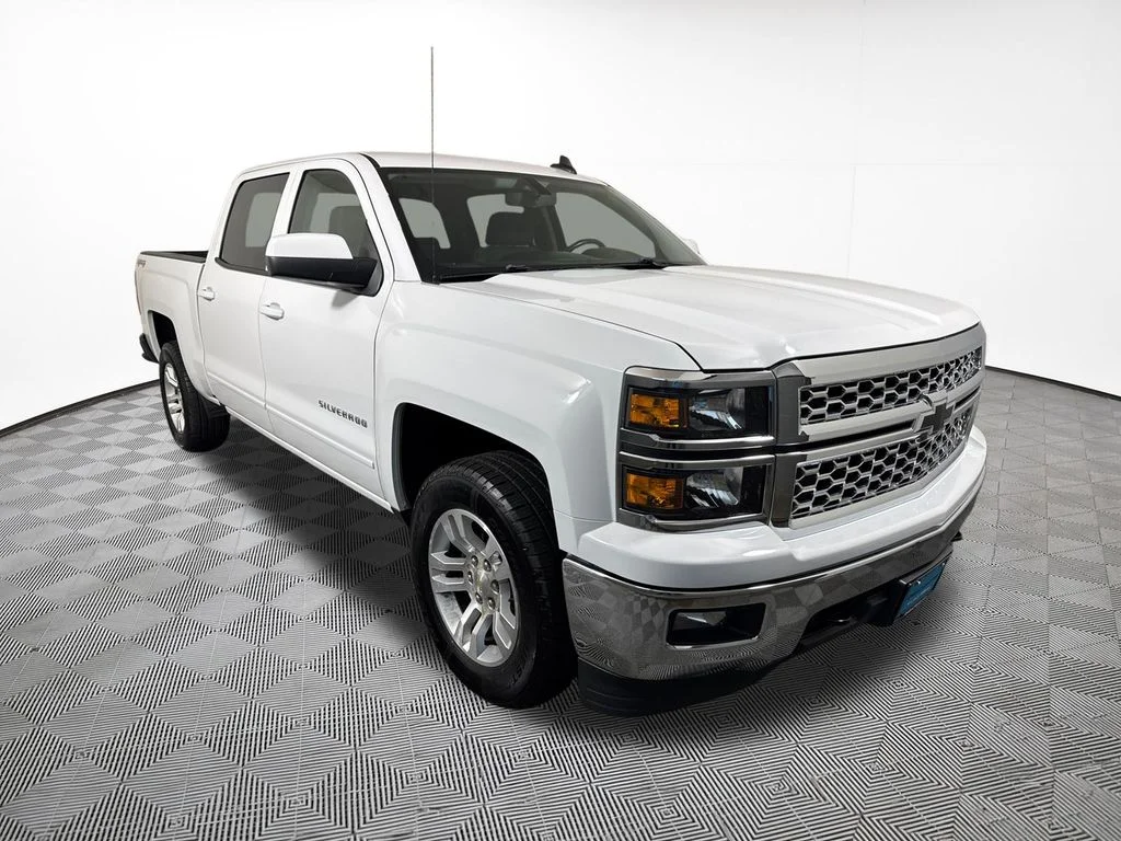 Used 2015 White Chevrolet LT image 4