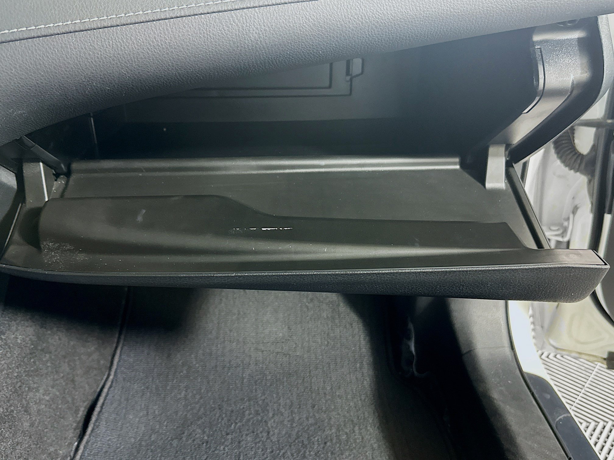 Used 2024 Ice Toyota SE image 32