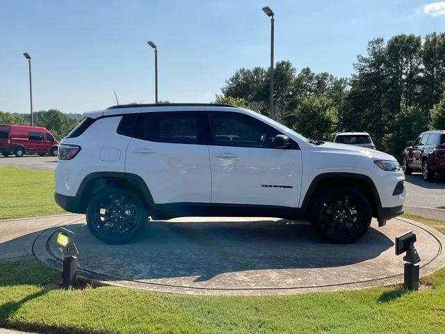New 2026 Bright White Clearcoat Jeep Latitude image 7