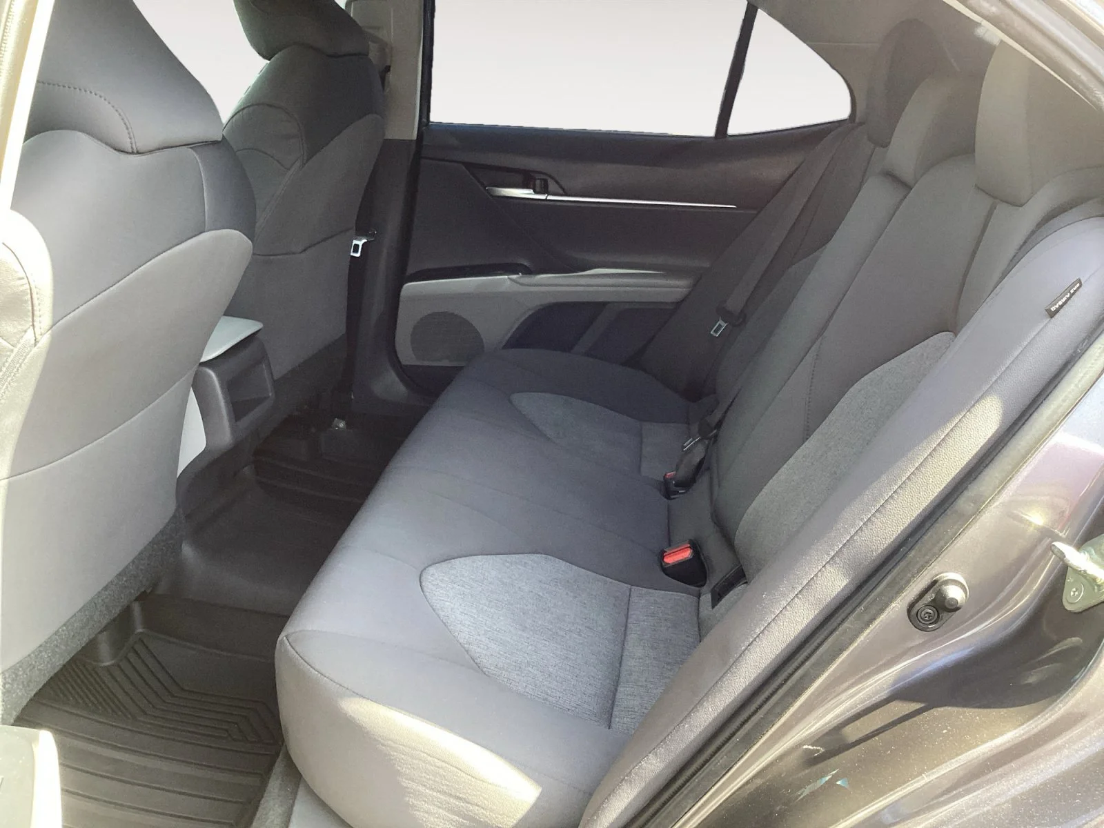 Used 2020 Predawn Gray Mica Toyota LE image 25