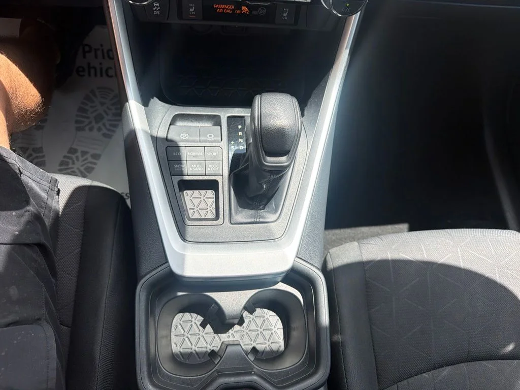 Used 2019 White Toyota XLE image 30