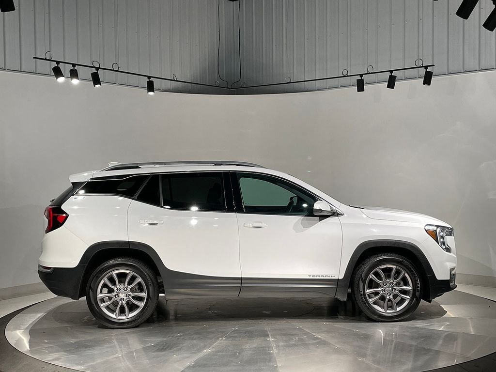 Used 2022 White GMC SLT image 10