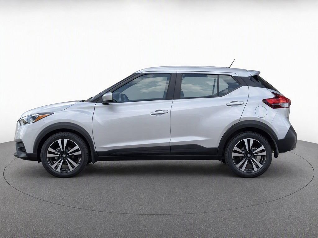 Used 2018 Silver Nissan SV image 8