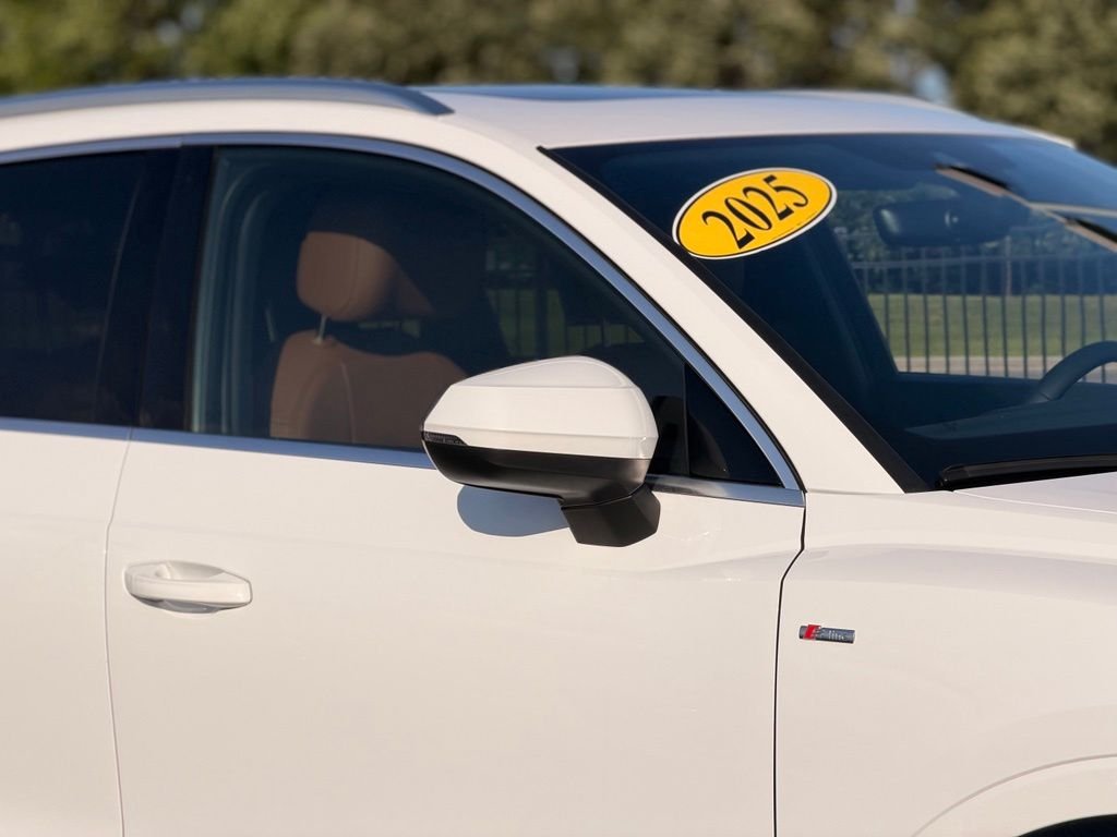 Used 2025  Audi Premium image 7